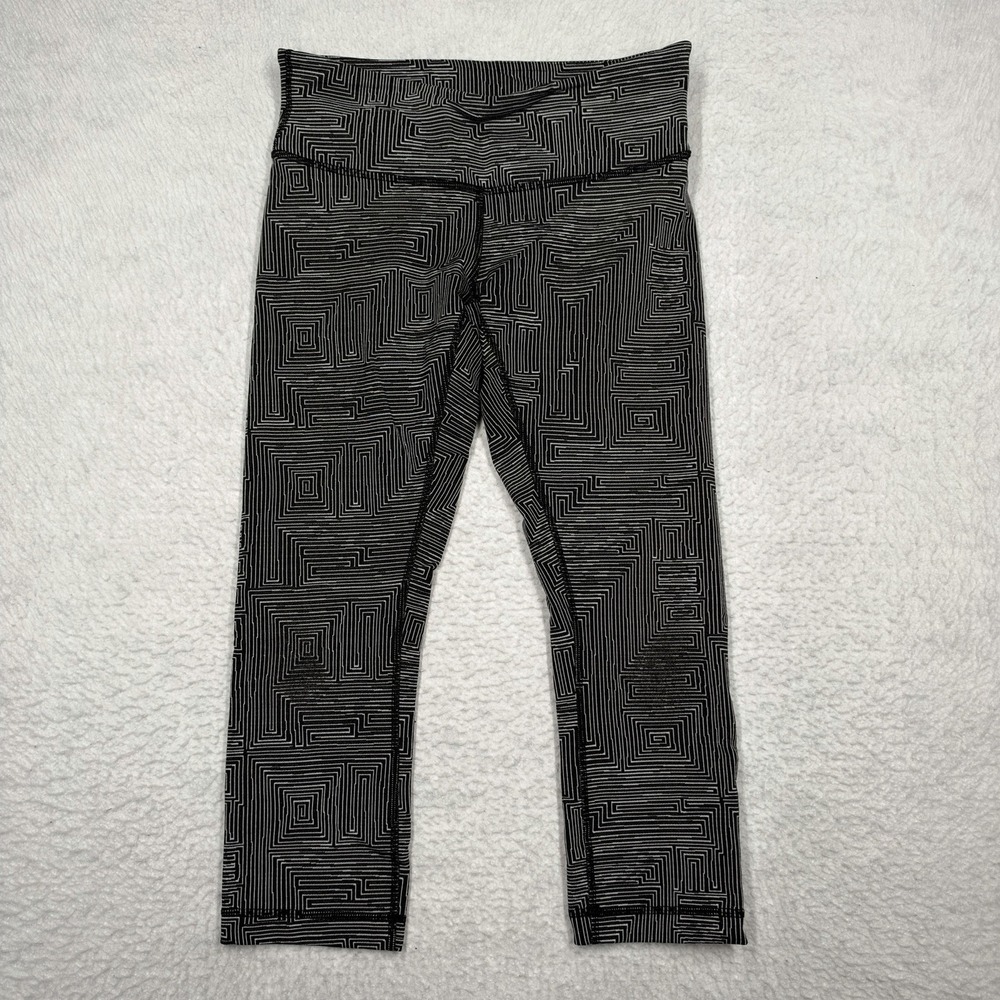 Lululemon Wonder Under Crop III in Maze Jacquard White Black Women's Size 6 (M)